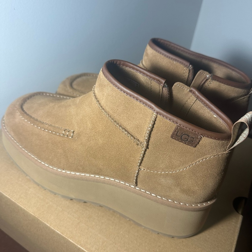 New Cute UGG Boots Women Size 9 1/2 with Side Zip